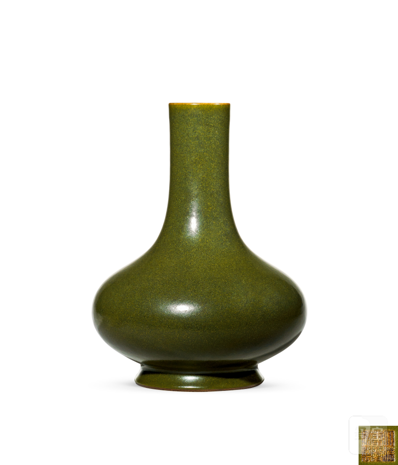 清乾隆 茶叶末釉荸荠瓶（带木底座）